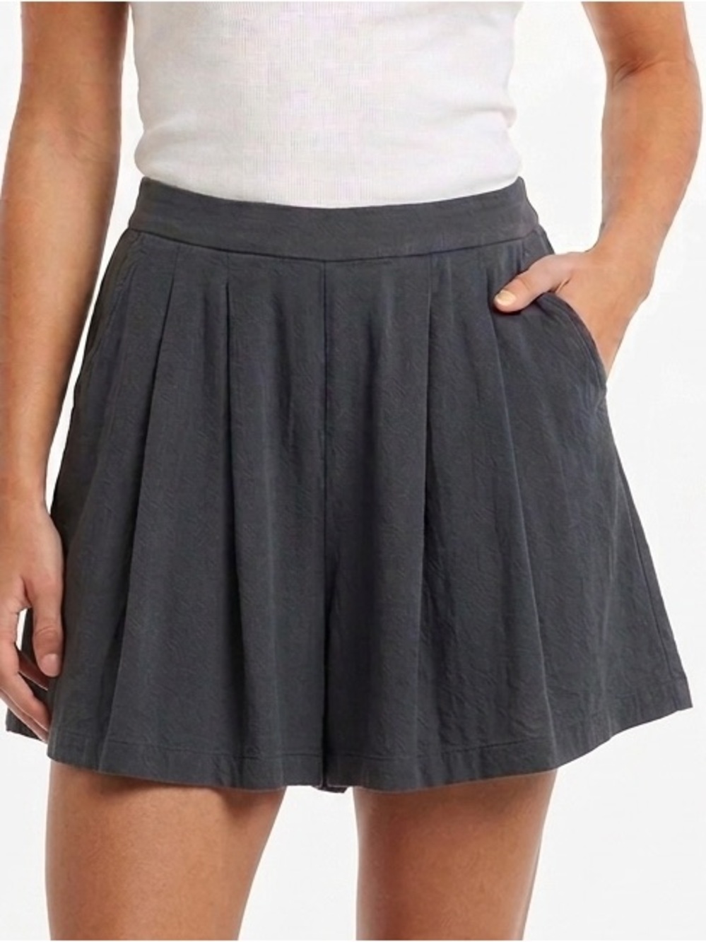 Easel Pleated High-Rise Shorts /Skort look with Pockets in Charcoal M